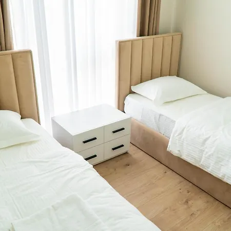 Signature 10 * Tirana