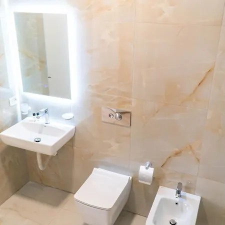 Signature 10 * Tirana