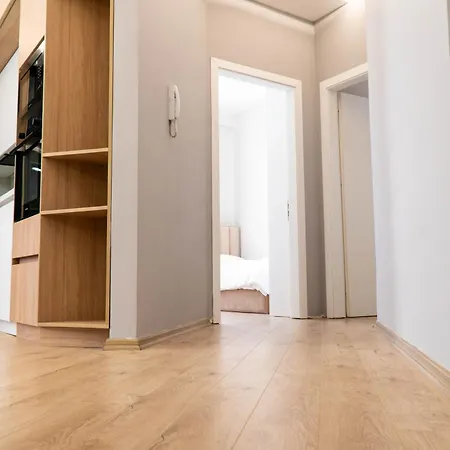 Signature 10 * Tirana