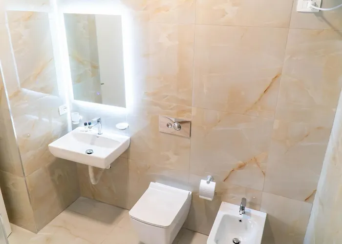 Signature 10 * Tirana