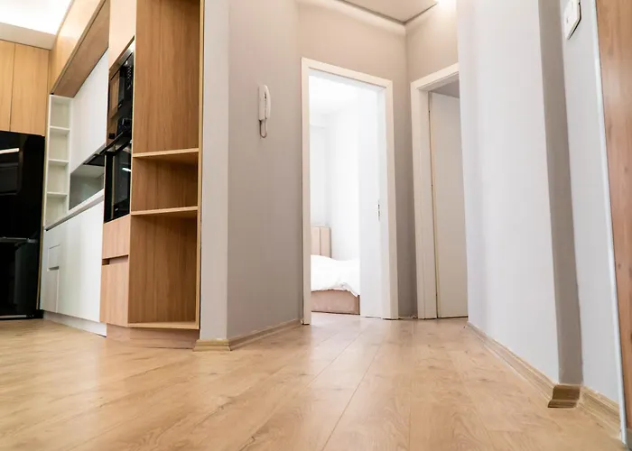 Signature 10 * Tirana