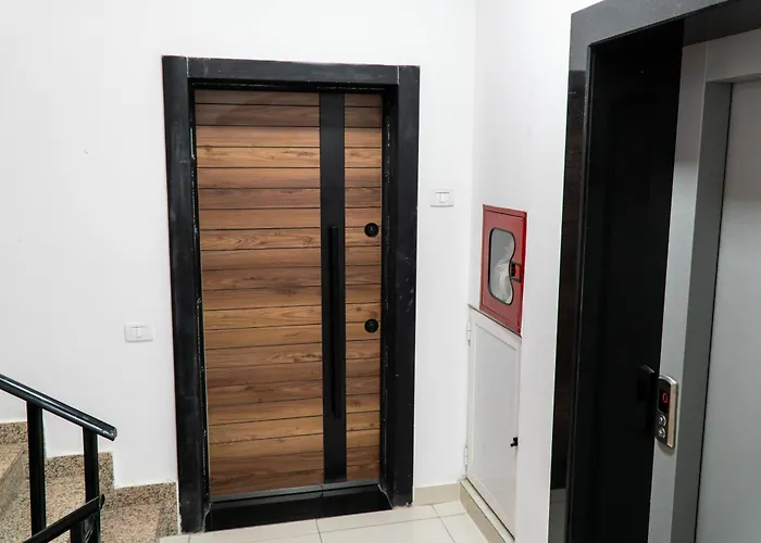 Signature 10 Tirana